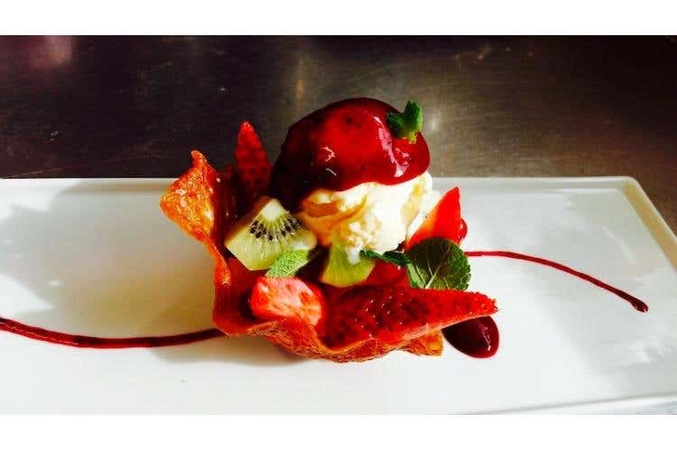 Fior di miele, frutta fresca con gelato vaniglia Madagascar